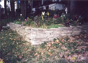 Layered stone wall.jpg (50872 bytes)