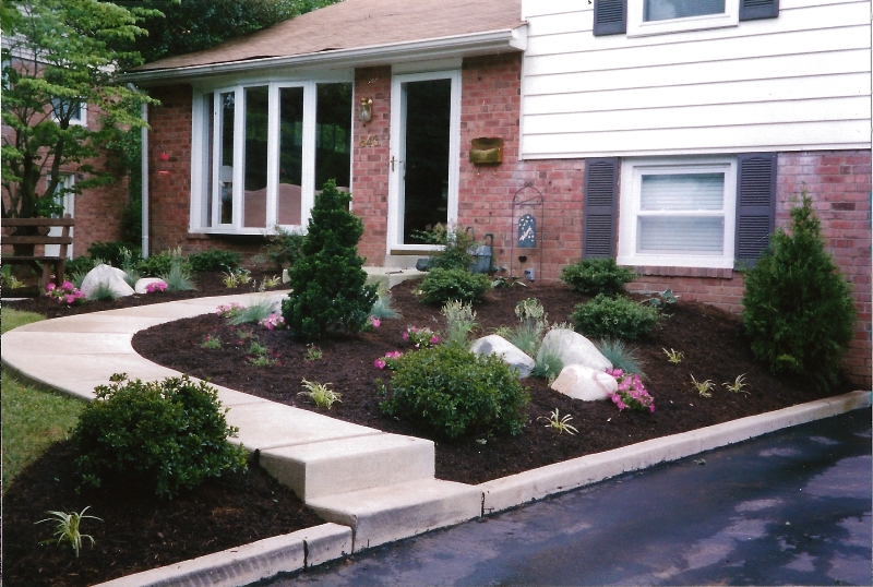 Springfield PA Landscape Bed with Boulders