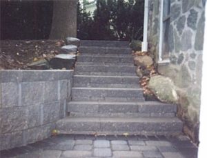 Wall stone steps.jpg (40130 bytes)